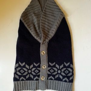 Like new dog sweater